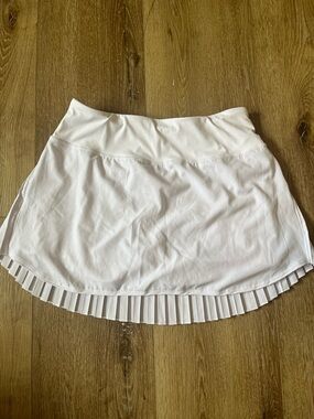 🔥 BALEAF White Pleated Athletic Skort – Like New! 🔥